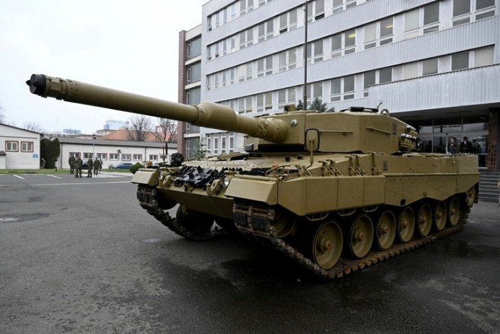 أمريكا وألمانيا تعتزمان إرسال عشرات الدبابات لمساعدة أوكرانيا