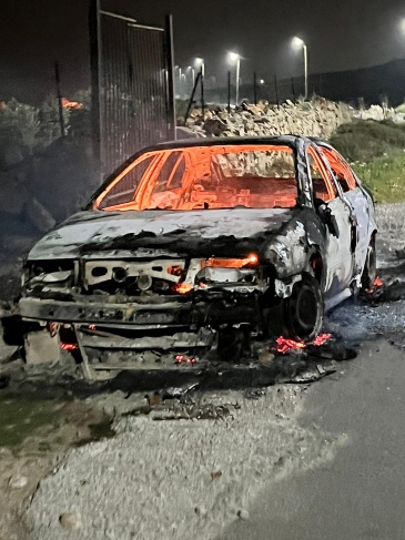 Injuries and settlers burning vehicles south of Nablus