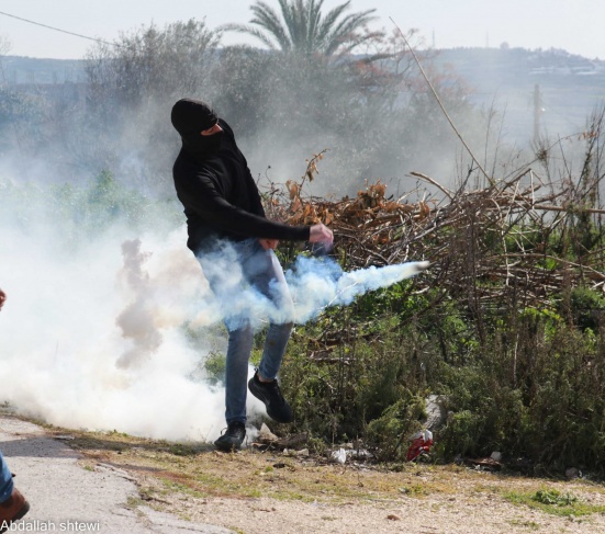 Injuries of suffocation in clashes with the occupation in the village of Rummana, west of Jenin