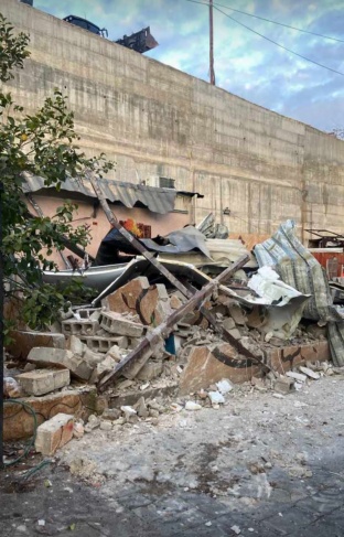 Dozens of injuries and arrests during a demolition operation in Jabal Al Mukaber