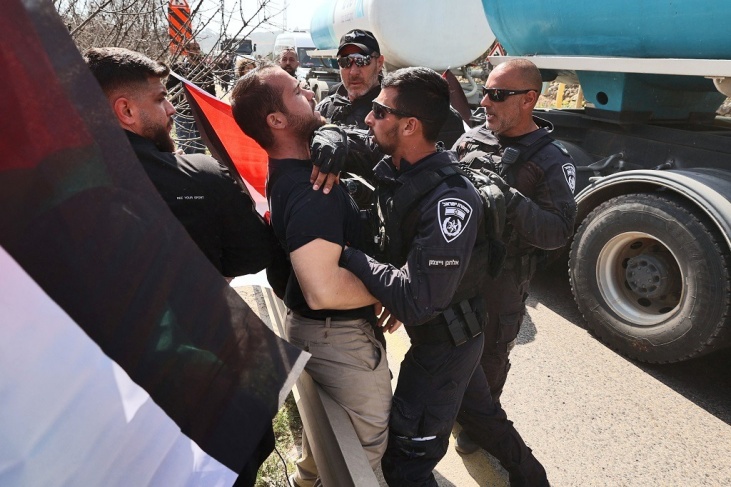 The occupation suppresses a march of Israeli solidarity south of Nablus