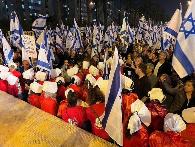 Poll: Majority of Israelis see civil war as a "possible scenario"