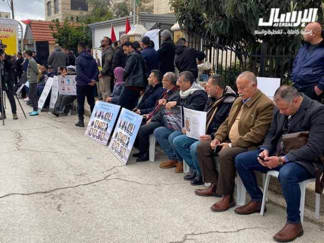 A pause in Al-Ram in support of the prisoners
