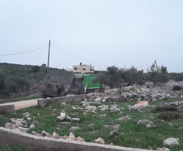 The occupation confiscates a waste collection vehicle west of Salfit