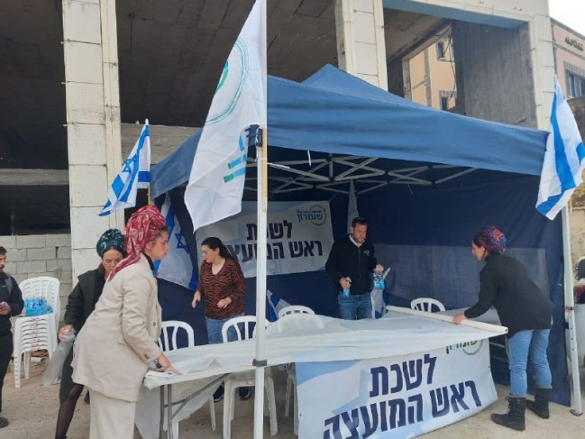 A gathering of settlers - the head of the settlement council in the northern West Bank opens an office near Hawara