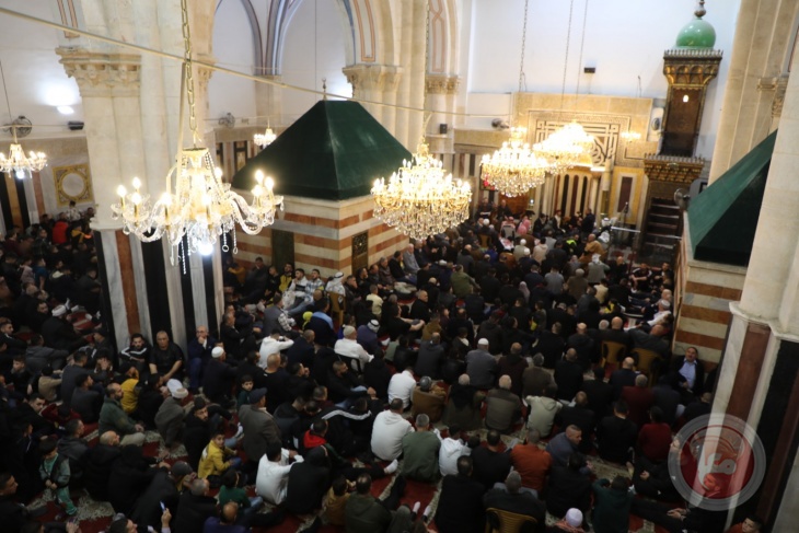 Thousands of people come to the Ibrahimi Mosque to perform the Eid al-Fitr prayer (photos)