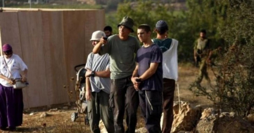 Hundreds of settlers storm the Al-Deir Springs area in the northern Jordan Valley