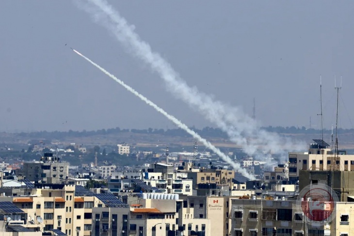 The resistance fires massive bursts of rockets towards the settlements of the cover and Tel Aviv