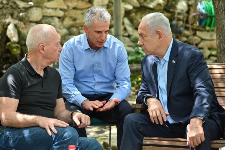 Does the appearance of the Mossad chief with Netanyahu indicate aggression outside the borders?