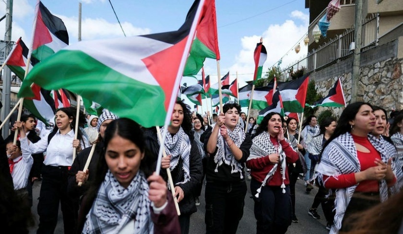 The Knesset approved the preliminary draft law banning the raising of the Palestinian flag