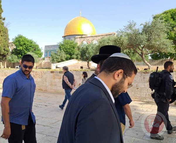 Dozens of settlers storm Al-Aqsa to celebrate the "Feast of the Revelation of the Torah"