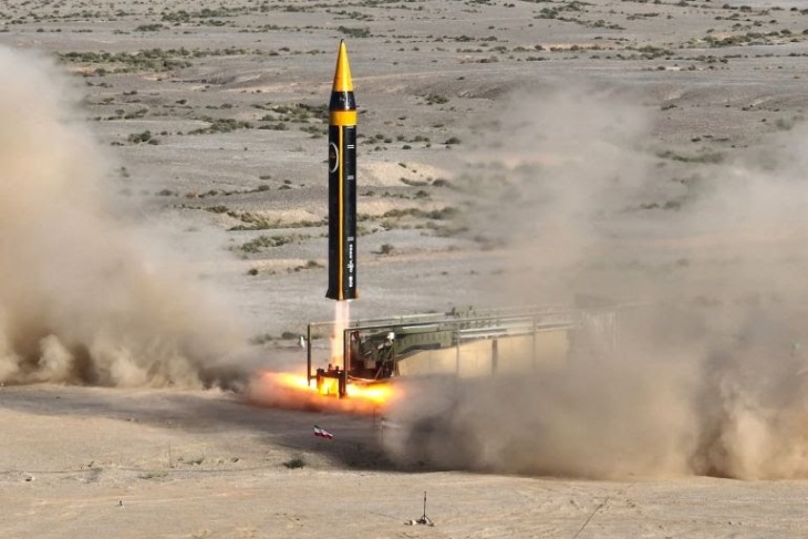 فرنسا تعرب عن &quot;قلقها&quot; إزاء إطلاق إيران صاروخا باليستيا