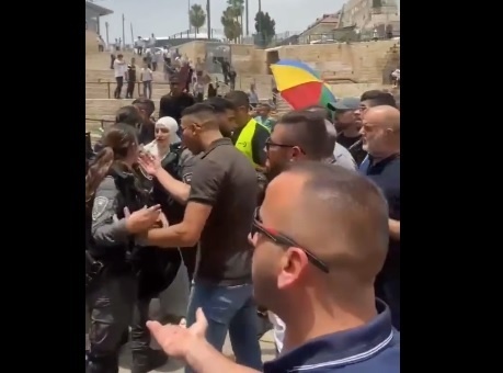 Arresting a Palestinian girl in Bab al-Amoud area in Jerusalem
