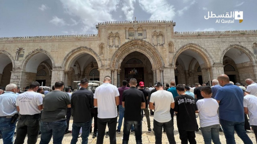50 thousand perform Friday prayers at Al-Aqsa Mosque