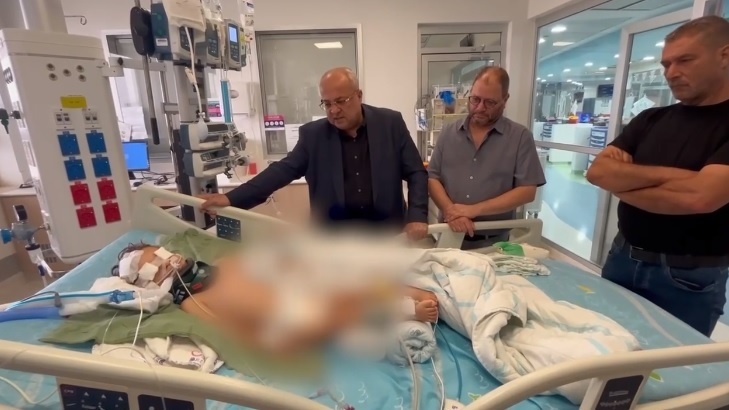 Representatives Kasif and Tibi visit the Tamimi child, who was wounded in the head by the occupation bullets