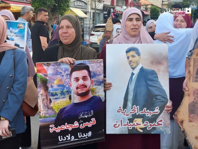 Ramallah: A pause to demand the recovery of the bodies of the martyrs, in support of the sick prisoner, Walid Daqqa