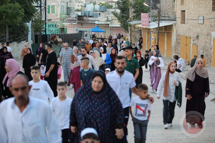 Pictures - Thousands of people come to the Ibrahimi Mosque to perform Eid al-Adha prayers