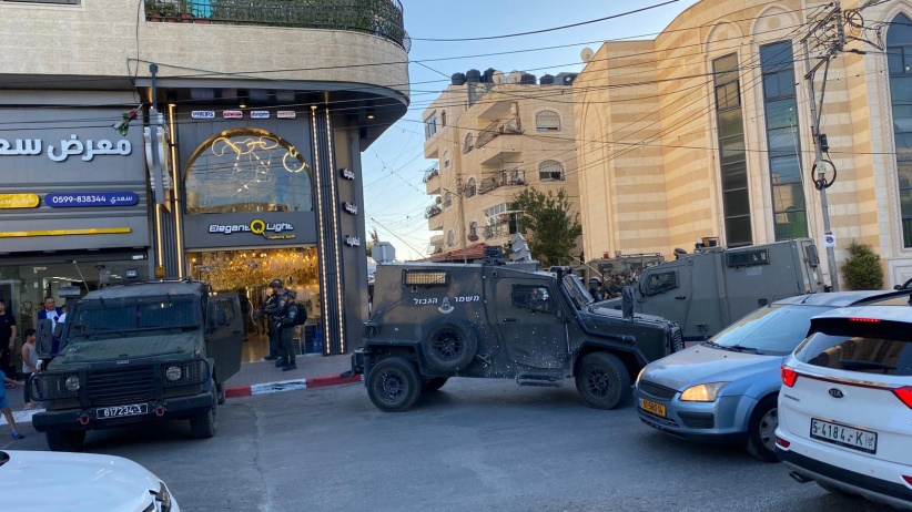 The occupation raids the house of Ammar al-Najjar in Hebron, who is accused of carrying out the Tuqu' operation