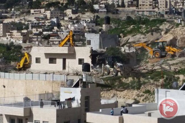 الاحتلال يهدم منزلا ويشرد 14 نفرا في سلوان