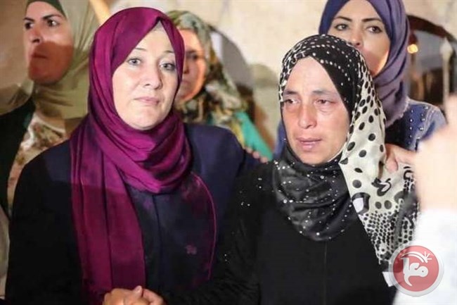 الشرطة الإسرائيلية تطرد والدتي البلبول والقاضي من المشفى